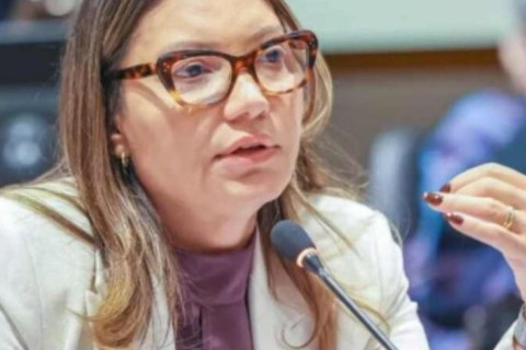 Janja cita “prisão” ao defender modelo chinês de regulação das redes