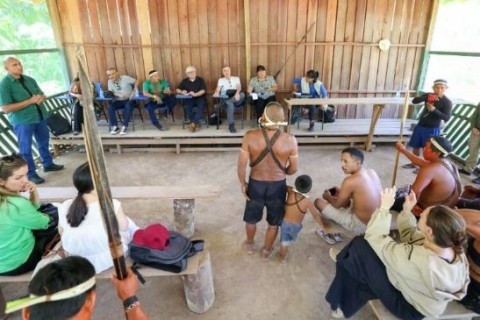 Barroso visita terras indígenas na Amazônia e ouve lideranças