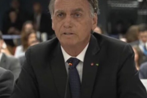 Em nenhum momento agi fora da constituição, diz Bolsonaro