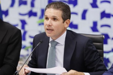 Diante de crise, Hugo Motta pede união e responsabilidade: ‘É o futuro do nosso país’