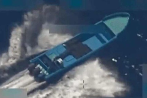Forças Armadas dos EUA bombardeiam barco de narcoterroristas no Pacífico