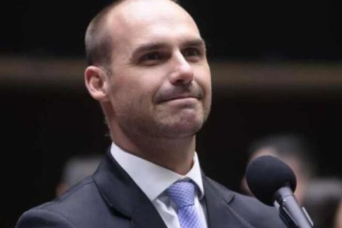 URGENTE: Eduardo Bolsonaro abrirá mão do mandato e permanecerá nos EUA