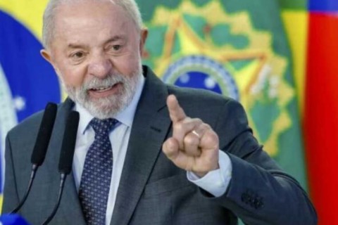 “Eu que deveria taxar ele”, diz Lula em resposta a tarifaço de Trump