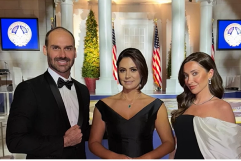 “Em oração”, declara Michelle em mensagem a Eduardo Bolsonaro.