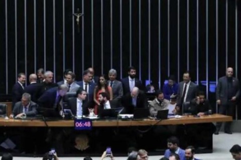 Câmara aprova urgência para PL que proíbe desconto automático no INSS