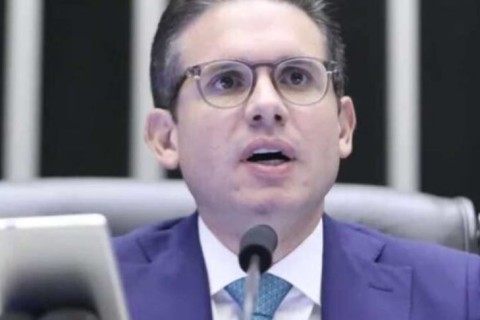 Grupo armado invade aeroporto na Paraíba, sequestra piloto e tenta roubar avião de Hugo Motta