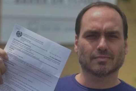 Carlos Bolsonaro registra Boletim de Ocorrência e denuncia ameaça do MTST