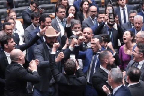 Câmara aprova projeto que reduz pena de condenados pelo 8/1