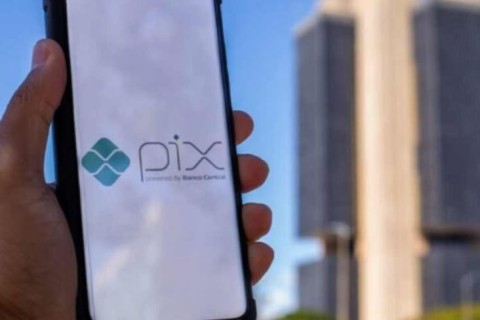 Receita Federal passa a monitorar Pix acima de R$ 2 mil; entenda a nova regra
