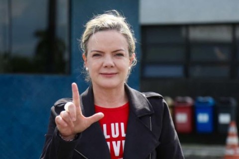 Após ação no RJ, Gleisi defende PEC da Segurança contra o crime