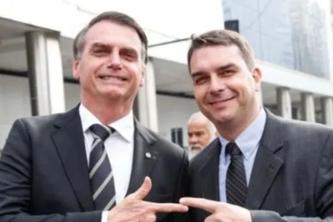 Bolsonaro diz que Flávio será seu candidato à presidência em 2026