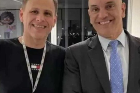 Ex-assessor de Moraes estoura champagne após sanção de Trump: “Vitória da Justiça”