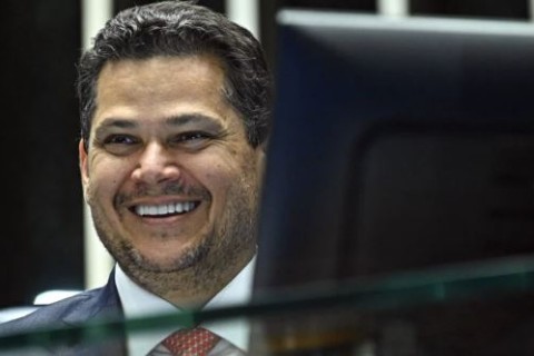 Senado reserva mais de R$ 80 milhões para gastar com carros