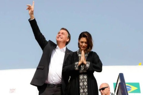 Enquanto Bolsonaro é silenciado, Michelle se ergue como líder da resistência conservadora
