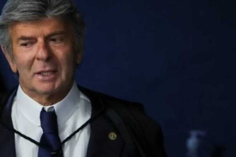 Luiz Fux pede revisão de voto que absolvia Bolsonaro e trava conclusão de julgamento no STF