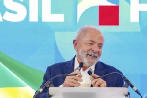 Lula desafia o céu e pede: 'Deus, me deixa aqui, ainda tenho muito o que fazer'
