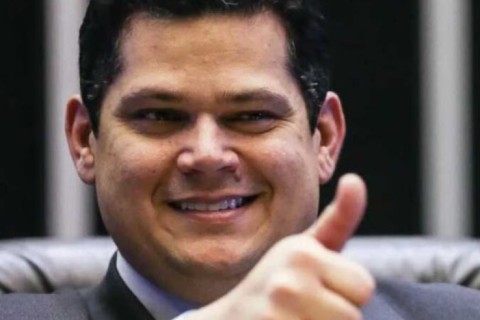 Alcolumbre quer votar ainda este mês projeto que aumenta número de deputados