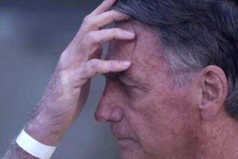 Moraes determina vistorias em veículos que saírem da casa de Bolsonaro