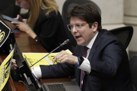 Presidenciável baleado está em condição crítica na Colômbia