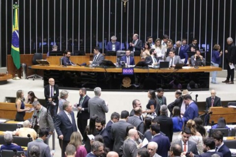 Câmara dos Deputados tem cerca de mil requerimentos de urgência
