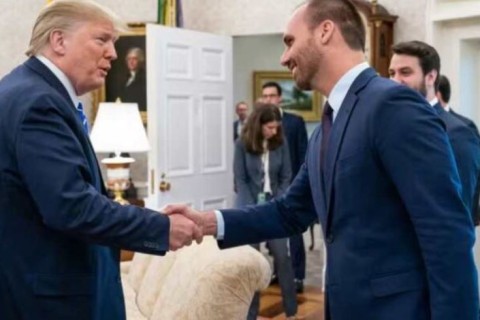Eduardo Bolsonaro alerta: “Novas ações dos EUA estão a caminho”