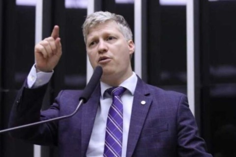 Marcel apela para Mendonça: “Vossa excelência tem condição de colocar Moraes no devido lugar”