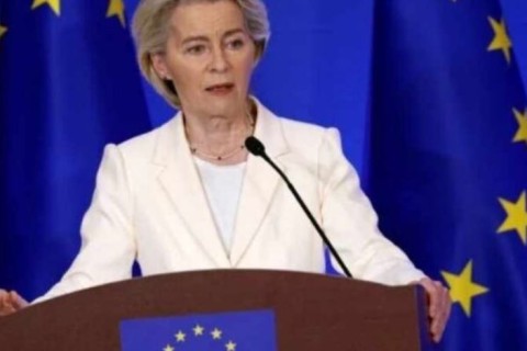 Presidente da Comissão Europeia se reúne com Trump para negociar tarifaço