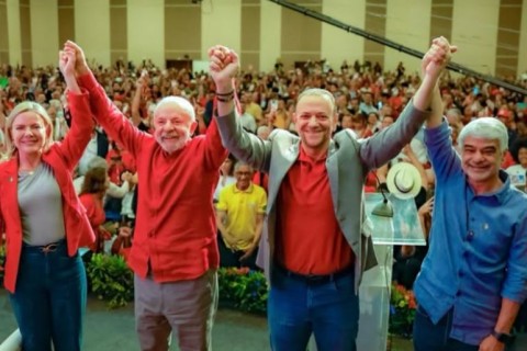 PT já planeja futuro sem Lula e mira ataques contra Trump