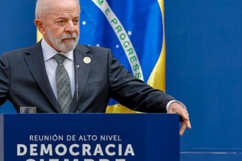 Lula ataca conservadores no Chile e diz que "democracia está ameaçada pela extrema direita"