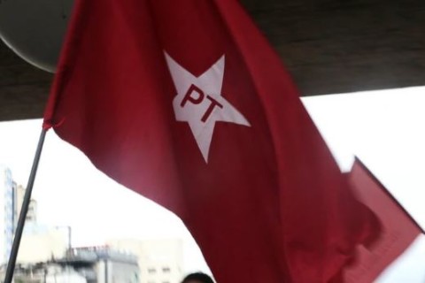 PT desiste de urnas eletrônicas e fará eleição com cédulas de papel