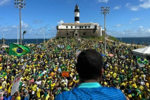 Salvador nas ruas: multidão protesta contra Alexandre de Moraes e governo Lula