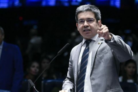 "A culpa foi minha": Randolfe admite fracasso após vitória da oposição na CPMI