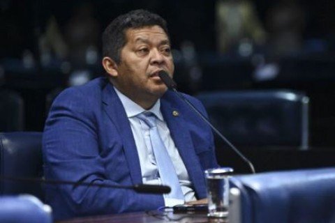 Justiça Eleitoral cassa senador petista por compra de votos