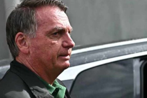 Bolsonaro é levado ao hospital sob forte escolta após decisão de Moraes