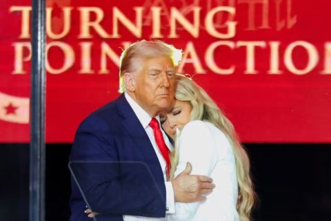 Trump diz que Charlie Kirk se tornou um ‘mártir pela liberdade’; funeral reuniu milhares em estádio