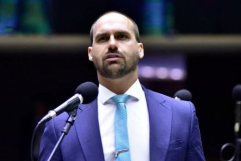 Oficial de Justiça relata ao STF que não achou Eduardo Bolsonaro