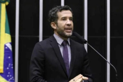 Janones Ataca Nikolas em Defesa de Lula e Pode Perder o Mandato por 6 Meses