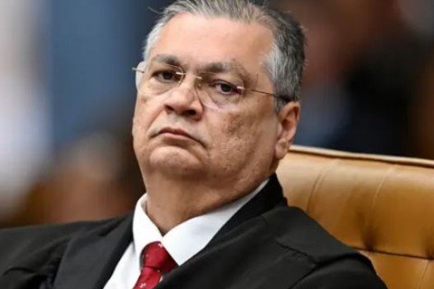 Moraes e Dino reforçam narrativa e ignoram defesa: prisão de Bolsonaro deve continuar