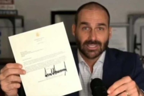 Eduardo Bolsonaro mostra carta de Trump e avisa autoridades: “Não brinquem com esse homem”