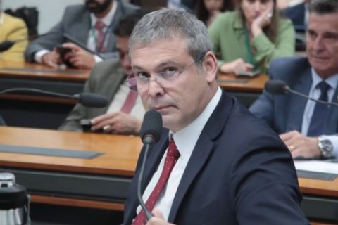 Líder do PT vai ao STF cobrar cassação de Zambelli