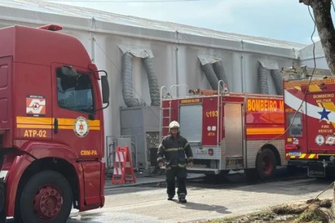 Evacuação às pressas e clima de tensão marcam penúltimo dia da COP30