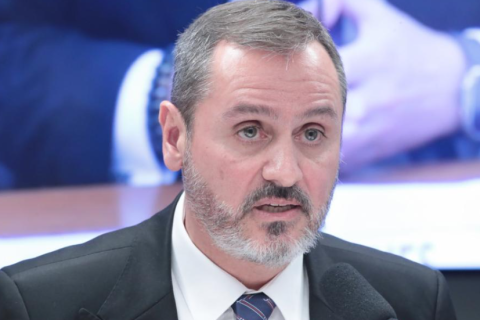 Diretor da PF terá de explicar por que não investigam irmão de Lula