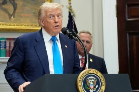 Trump quer prisão para quem queimar a bandeira dos EUA