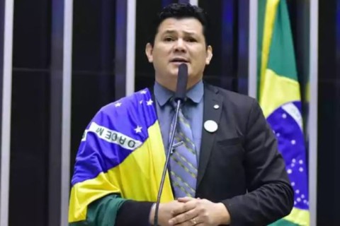 Gilvan da Federal Tem Mandato Suspenso por Ofensas a Gleisi Hoffmann: Decisão Abala Câmara