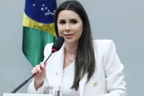 Deputada conservadora Carol de Toni pode deixar o PL após acordo com o PP e Carlos Bolsonaro