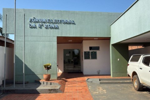 Prefeito e metade da Câmara perde mandato após decisão judicial