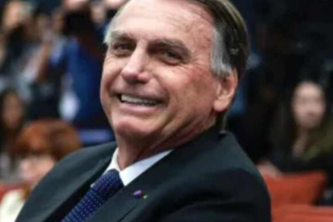 Bolsonaro lidera pesquisa eleitoral mesmo preso e sem redes sociais