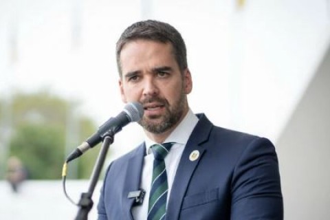 Eduardo Leite muda de partido após 24 anos e pode disputar a Presidência em 2026