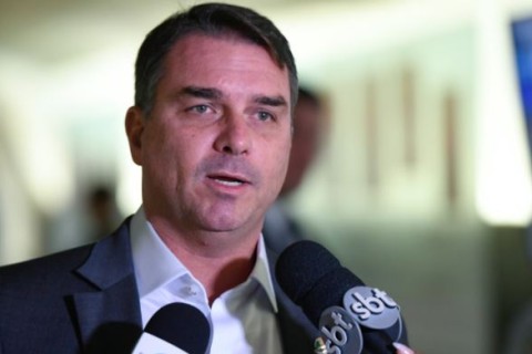 URGENTE: Avós e mãe de Flavio Bolsonaro são feitas de reféns em Resende (RJ)