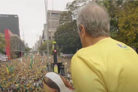 “Fora Romário”: Valdemar escuta pressão contra senador na Paulista